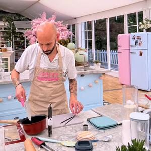 Jean_Dubost_gamme_1920_dans_l_emission_Le_Meilleur_Patissier_2025_depuis_14_ans